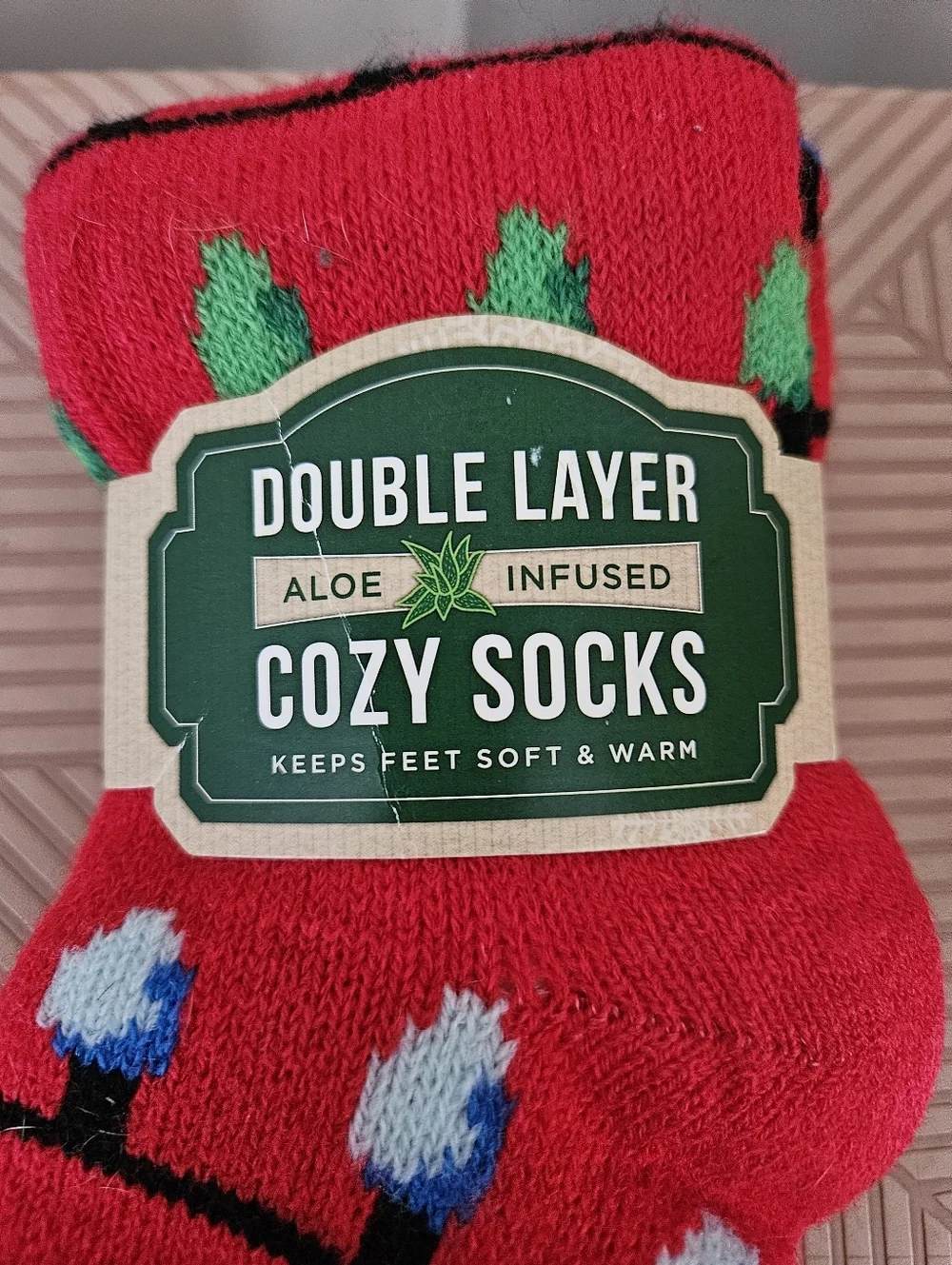 NEW Airplus Men's Double Layer Aloe Infused Warm Comfy Cozy Socks Red Christmas